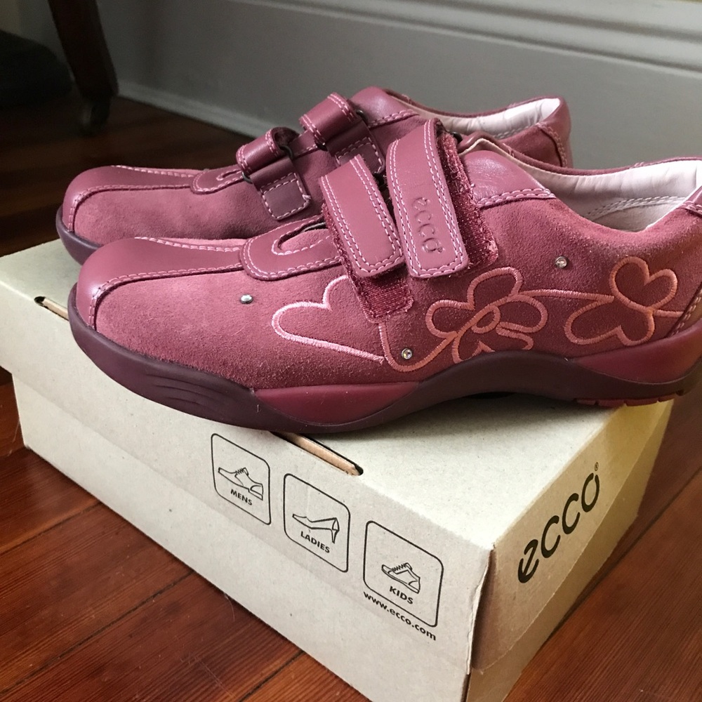 NIB Girls ECCO pink Velcro shoes Size 1 EU 32